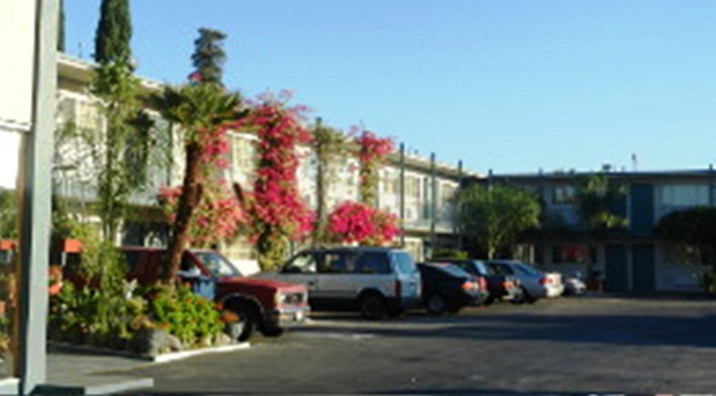 Antioch Executive Inn Eksteriør billede